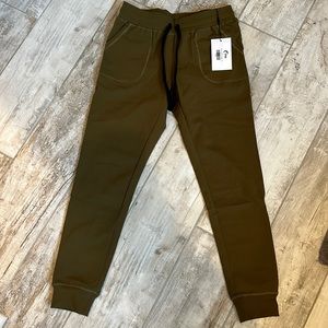 NWTs Zyia Olive Unwind Joggers Size Small